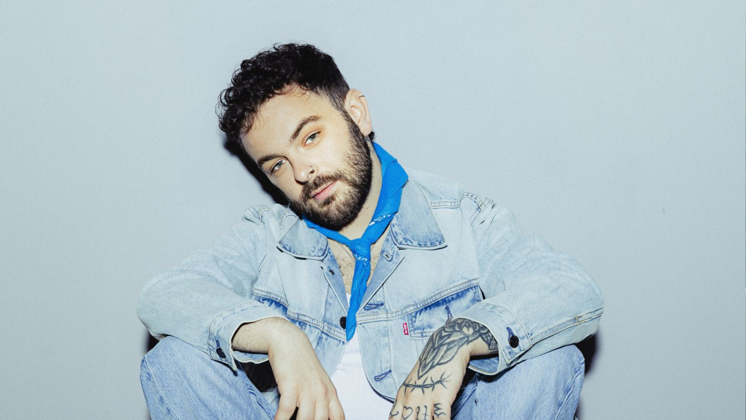 Lorenzo Fragola torna dopo tre anni con 1XTE1XME: “È il mio lato più leggero”