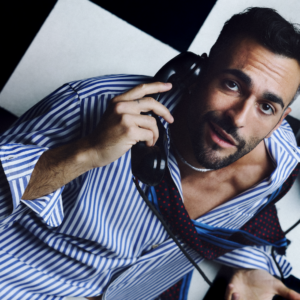 Marco Mengoni debutta come direttore creativo: nasce l’off-line club “Allo Sbagliato”
