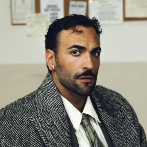 Marco Mengoni apre la nuova era con “Giornate perse”: il nuovo singolo che guarda a Lucio Dalla