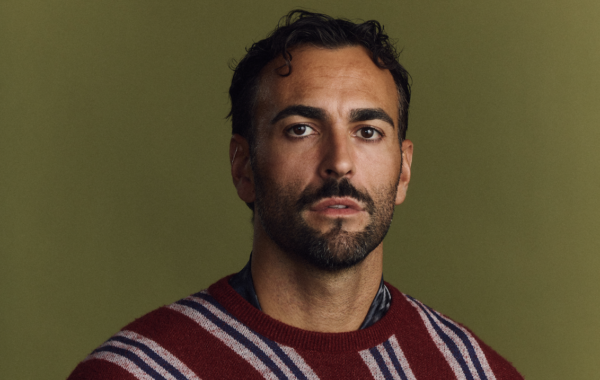 Marco Mengoni annuncia il nuovo album “felice sì, ma tutto sbagliato”: fuori l’11 dicembre